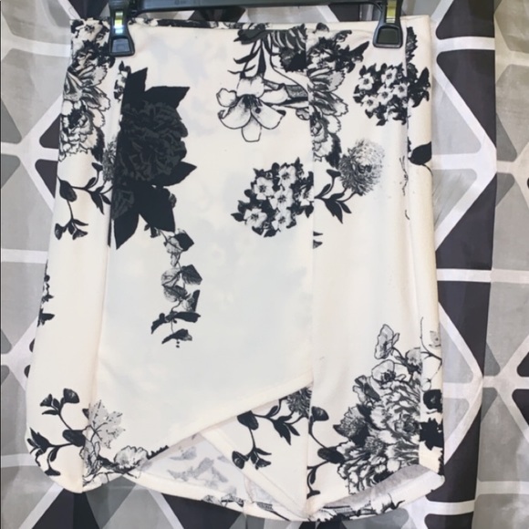 SIZE LARGE Asymmetrical Wrap Skirt with Roses! - Picture 2 of 3